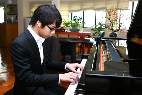 Nghệ sĩ piano trẻ
