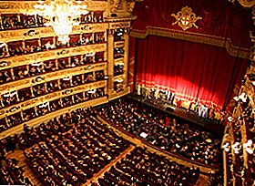 Cantores e cantores famosos de ópera