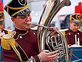 Banda de música militar: el triunfo de la armonía y la fuerza.